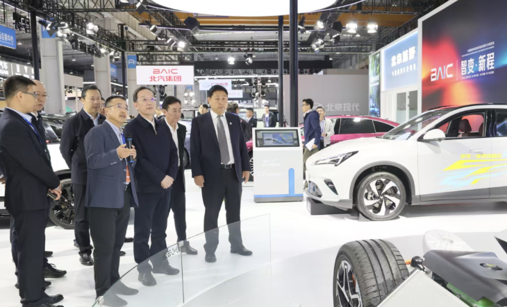 李乐成在2025世界智能网联汽车大会巡展并调研_北京中汽四方会展有限公司